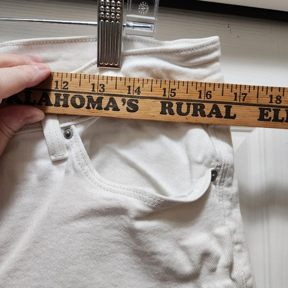 Levi's Capri Jeans Women's 12 White Cuffed Light Wash - Picture 5 of 8